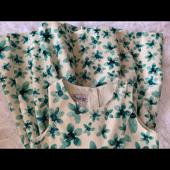 Pippa and Julie Little Girls Green Flower Dress. - Picture 4 of 4